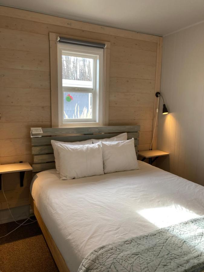 Pinewood Inn Golden Exteriör bild